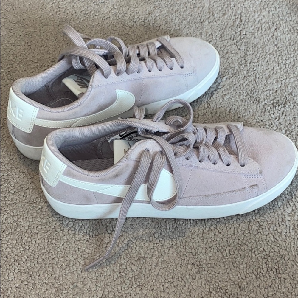 Nike Women’s Blazer Low Suede Diffused Taupe Sz 6